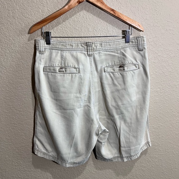 Tommy Bahama Men's Cream Flat Front Shorts - Picture 5 of 5